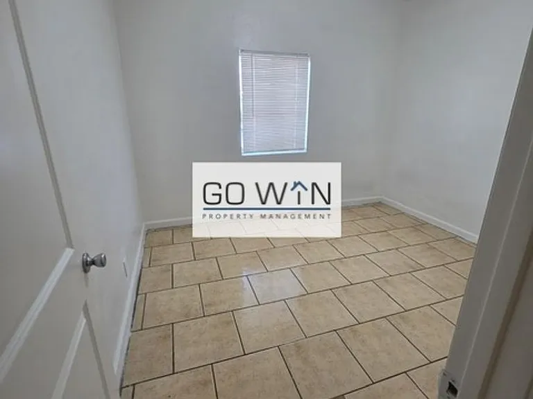 1832 E Harvard St — Photo 5