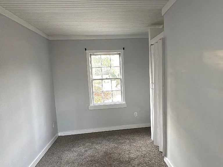 116 Rowland Cir — Photo 8