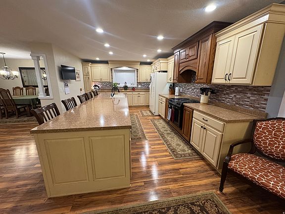 4th image of 655 N 8 E