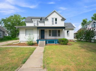 130 S 8th St, Conway Springs, KS 67031