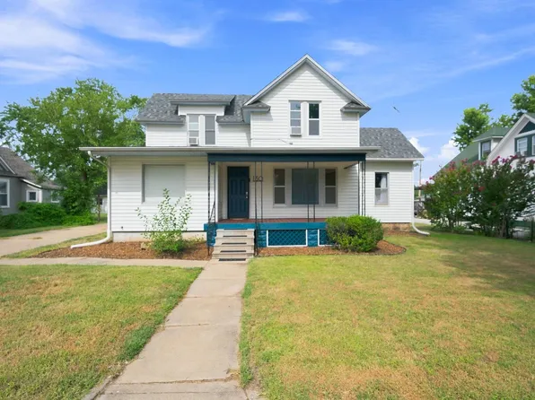 130 S 8th St, Conway Springs, KS 67031