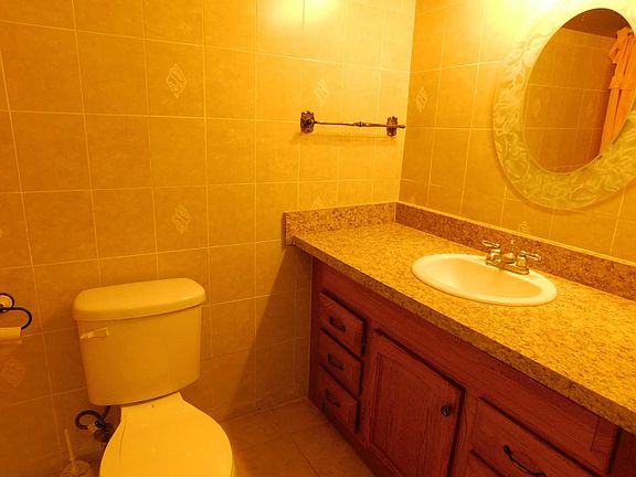 3rd image of 13250 Dwyer Blvd