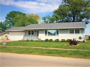417 3rd St, Low Moor, IA 52757