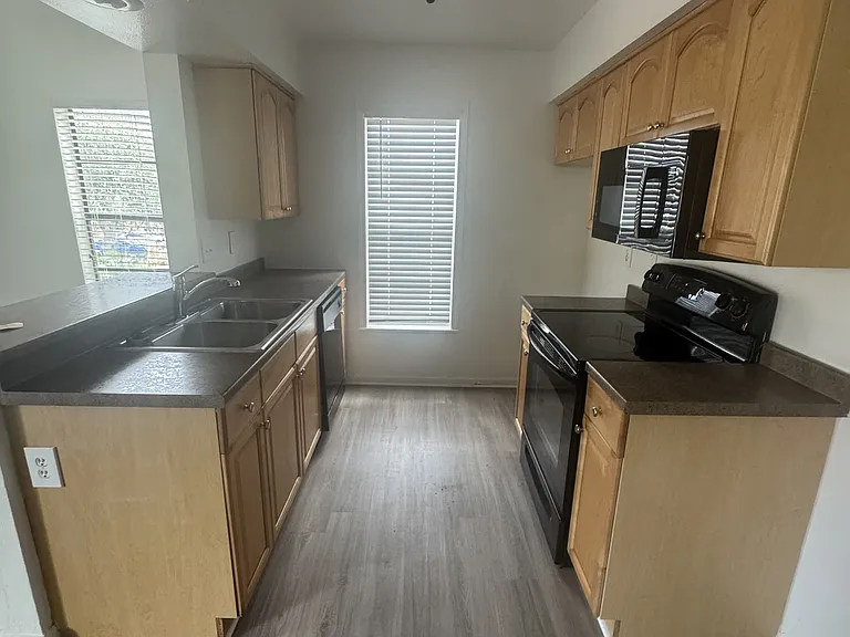 Harbor Oaks Apartments — Photo 23