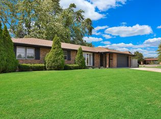 106 N Regency Dr, Bloomington, IL 61701