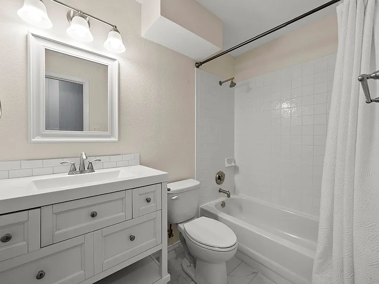 10410 Cayuse Cv — Photo 12