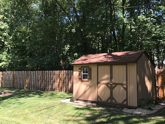 4th image of 110 Kerry Hill Dr