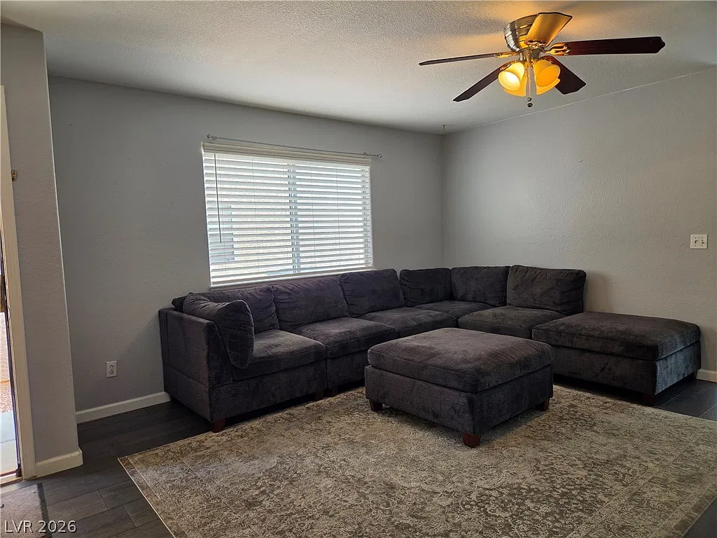 3 bed, 2.0 bath, 1356 sqft, $2,450 — Photo 2