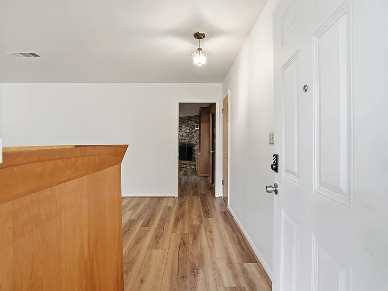 10240 Post Oak Dr — Photo 7