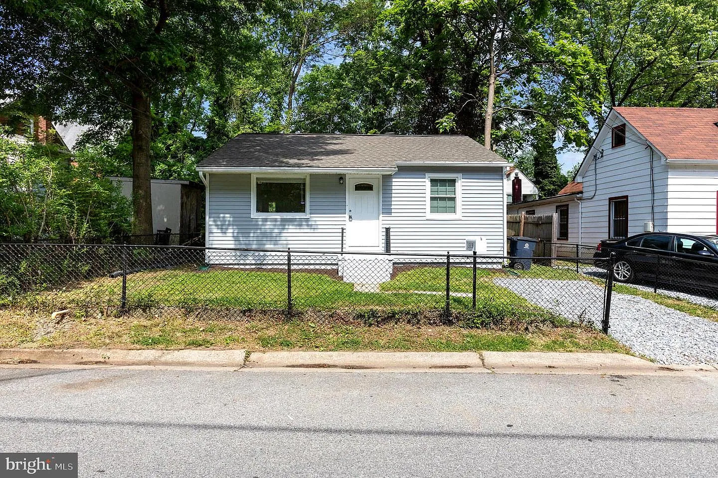 923 Mentor Ave photo 1