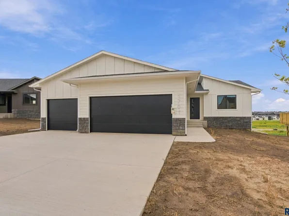 1701 N Concord Dr, Sioux Falls, SD 57110