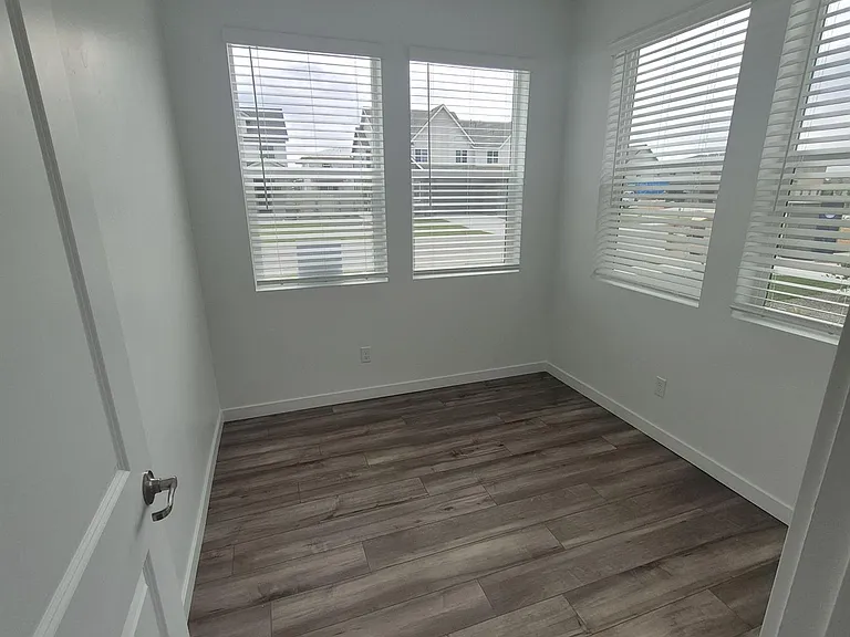 1749 N Big Star Ave — Photo 4