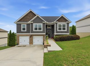7410 Pfizer Dr, Ooltewah, TN 37363