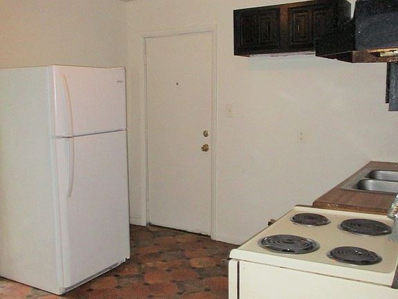 4th image of 1313 E Sycamore St