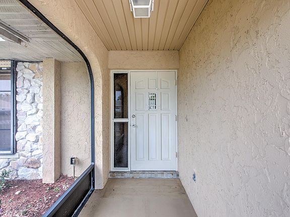 3rd image of 150 SE Duxbury Avenue