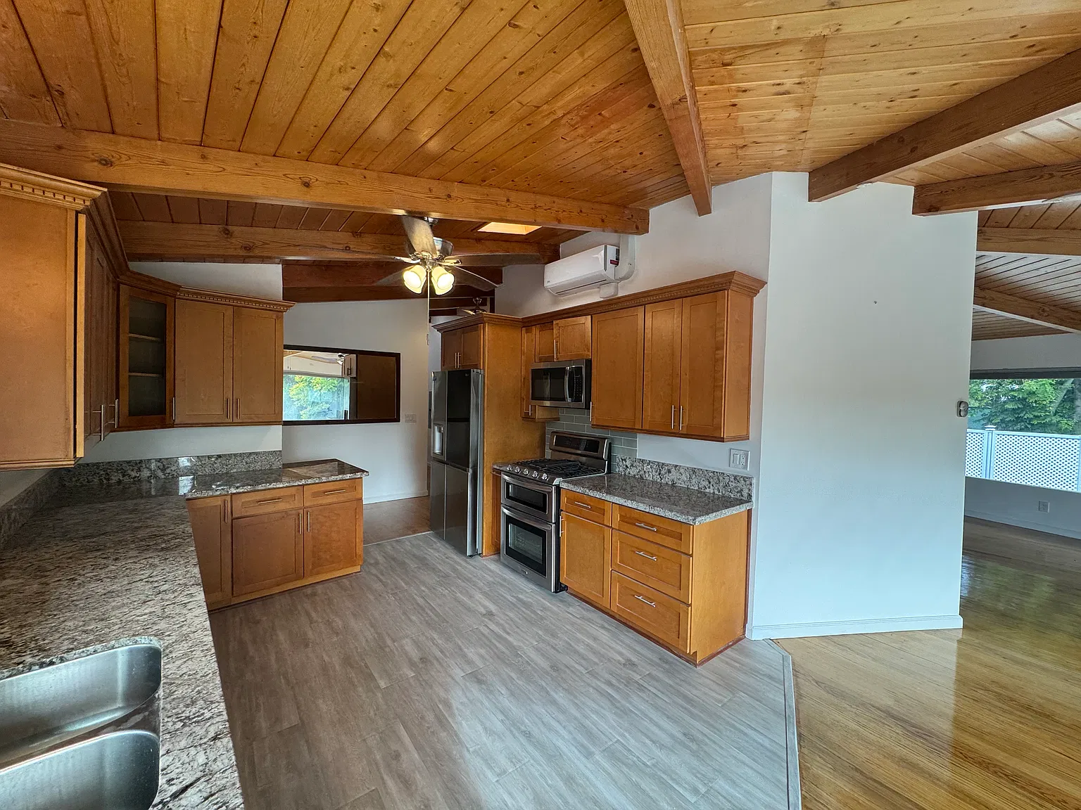 925 Vale View Dr — Photo 2