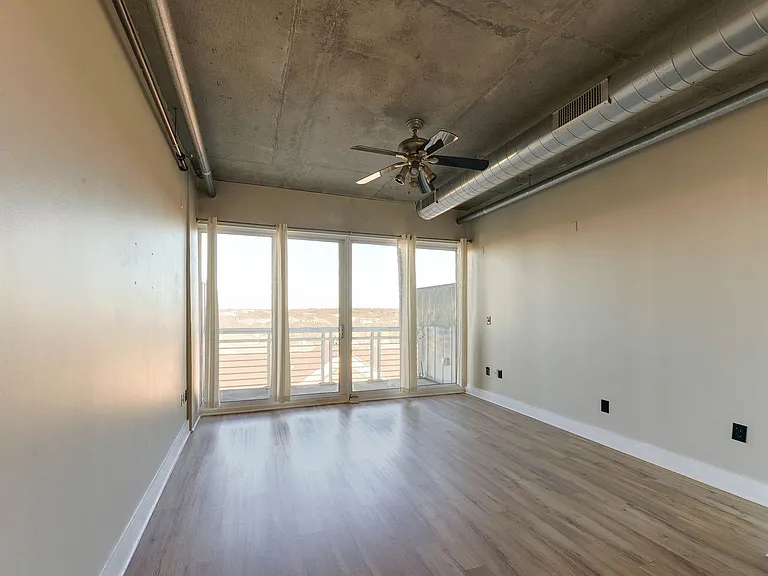 505 E 6th St #815 — Photo 7