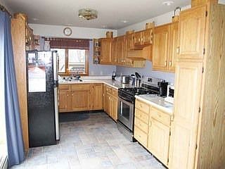 2nd image of 576 Brockett Rd