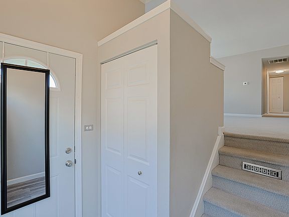3rd image of 1332 Kingsbury Dr Unit 1