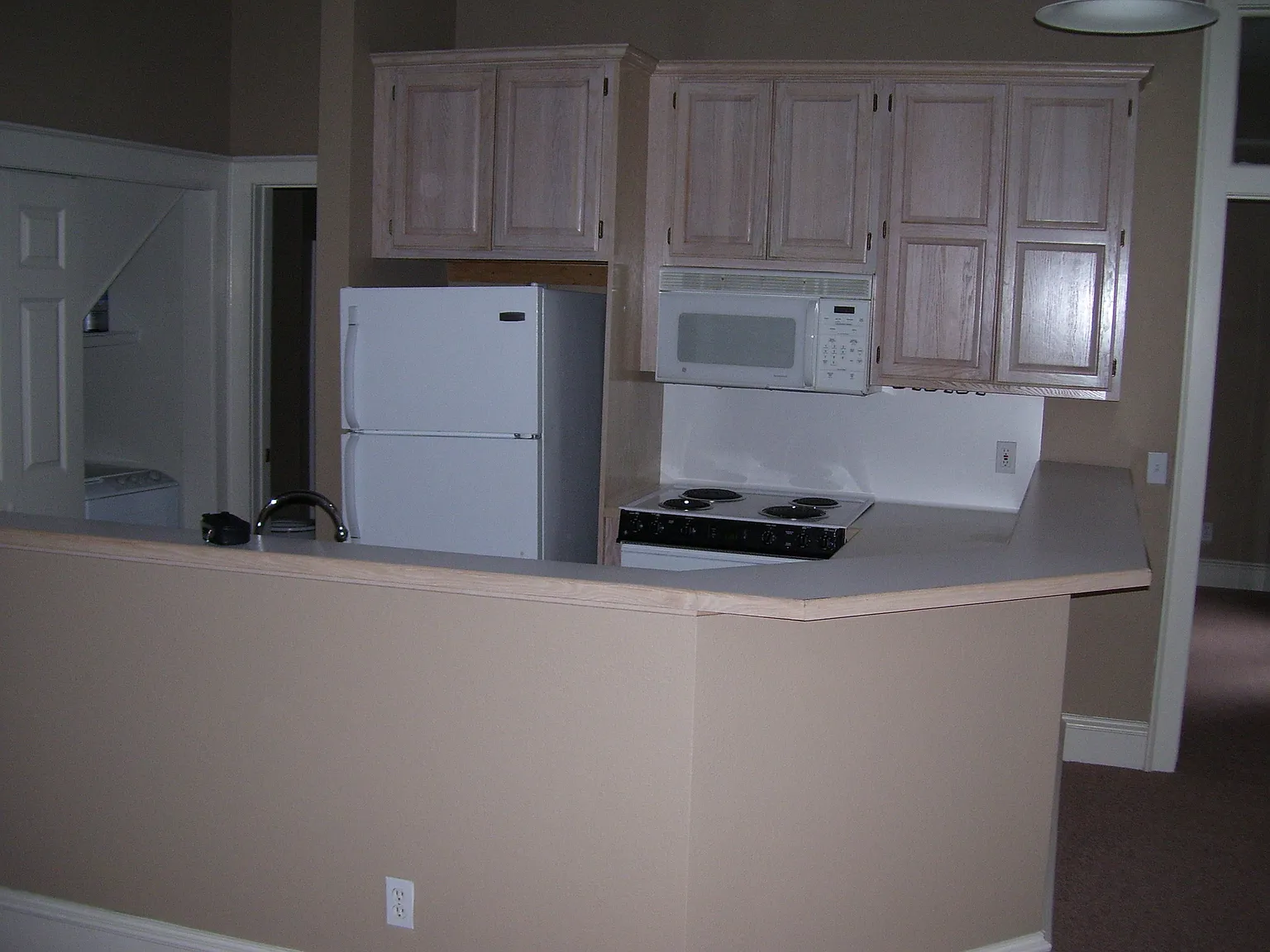 340 N Campbell Ave — Photo 3