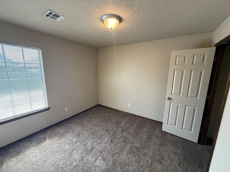 15100 Kyle Dr #B — Photo 12
