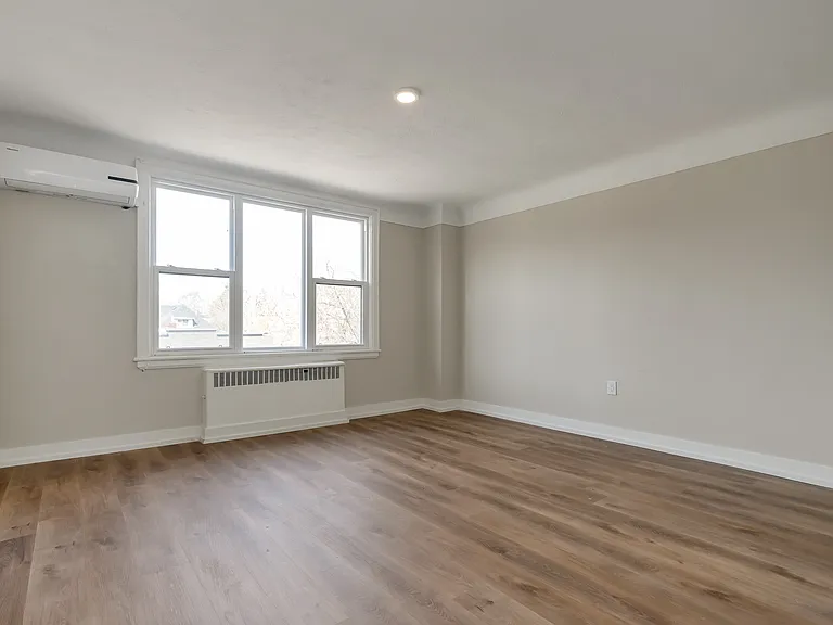 133 Prospect St S — Photo 1