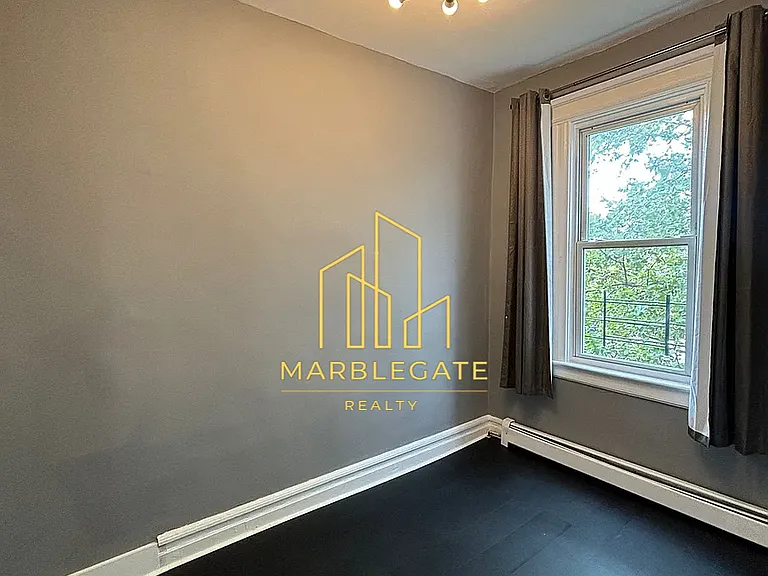 261-263 21st St #33 — Photo 7
