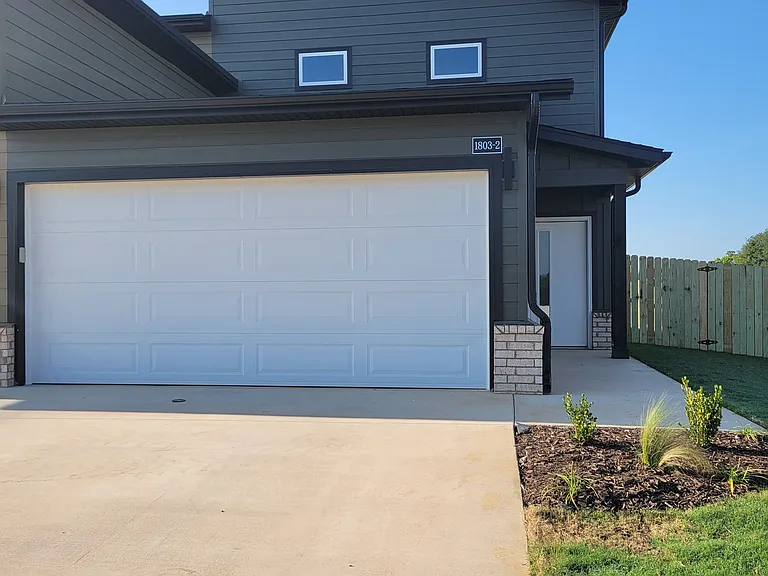 1803 SW Poigai Way #2 — Photo 1