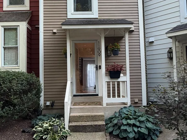 11909 Crosswind Ct, Reston, VA 20194