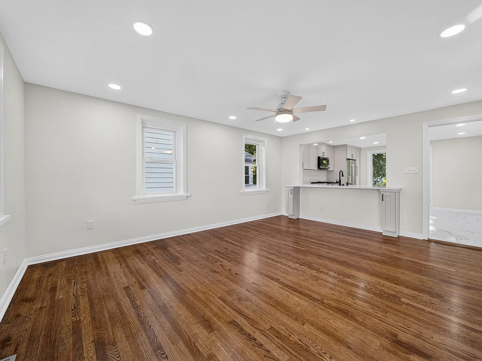 5 bed, 2312 sqft, $3,382 — Photo 4