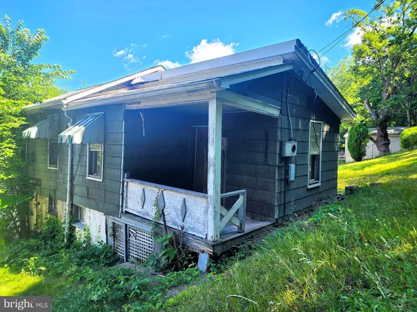 901 Shades Ln, Cumberland, MD 21502