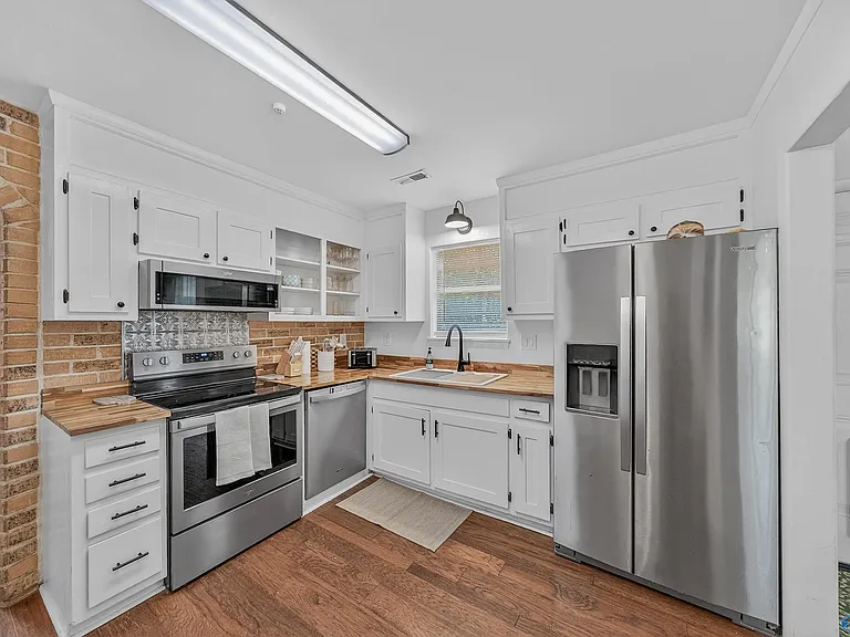 124 W Emert Rd — Photo 8