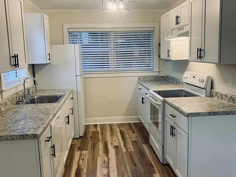 335 Pierce Ave #335 — Photo 5