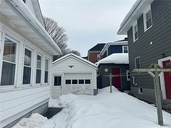 3rd image of 706 Elm St