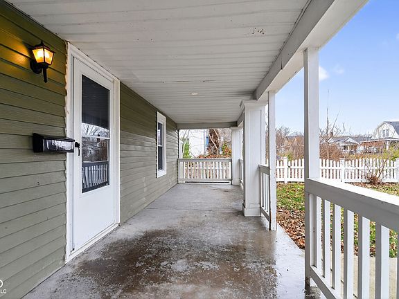 3rd image of 3922 Rookwood Ave