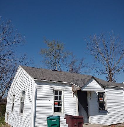 3rd image of 92 Watson Blvd