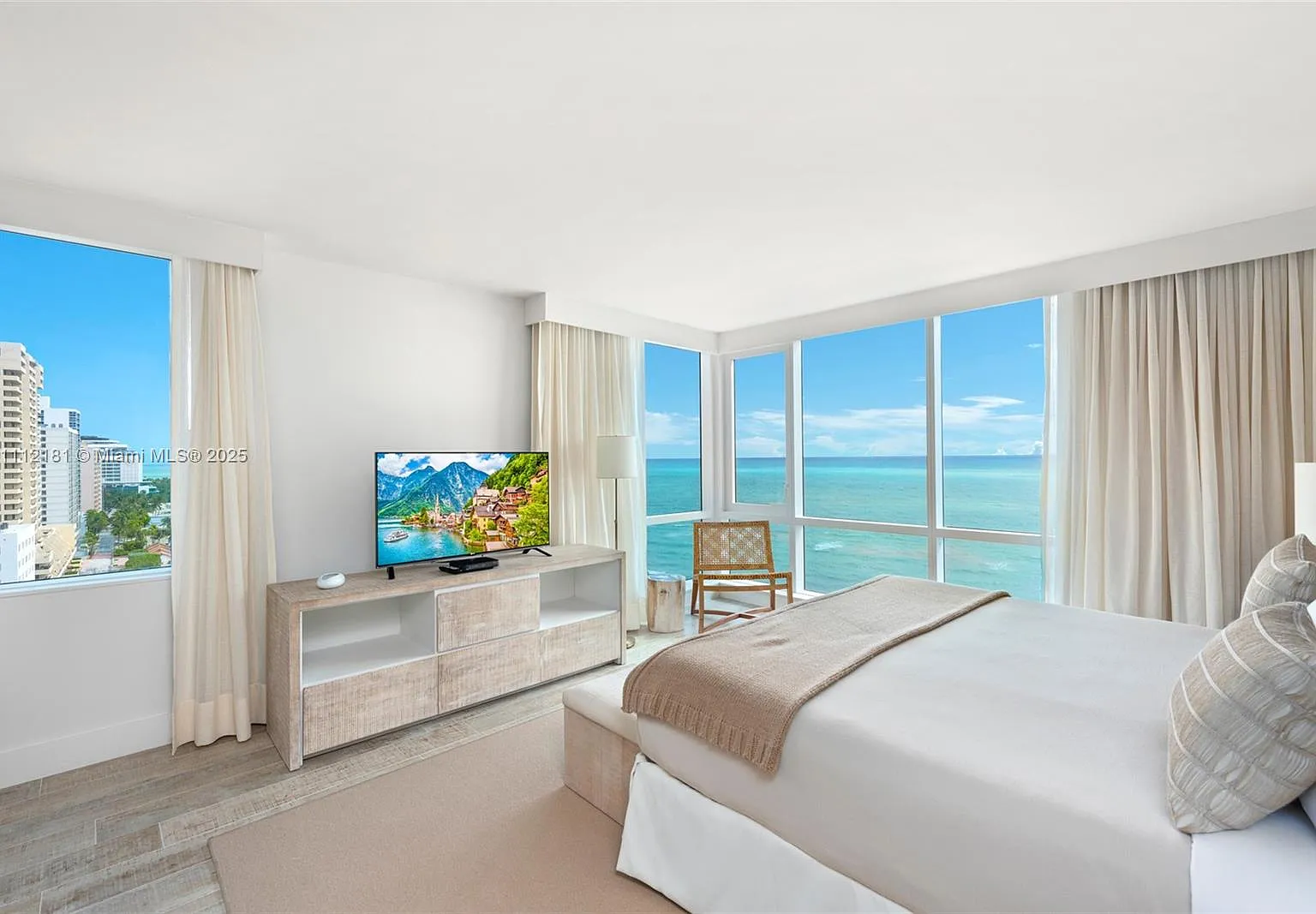 2399 Collins Avenue — Photo 1