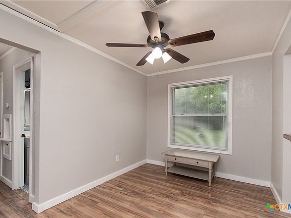 4th image of 902 N 8th St