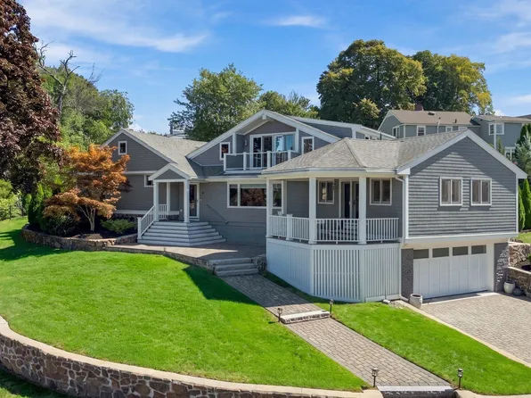 15 Indianhead Cir, Marblehead, MA 01945