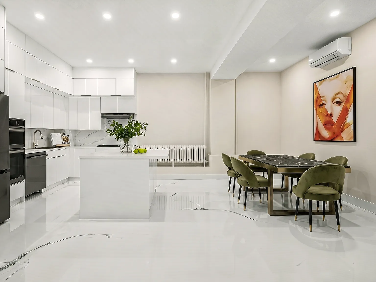 252 West 30th Street — Photo 2