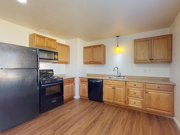 2nd image of 3505 Gardenia St