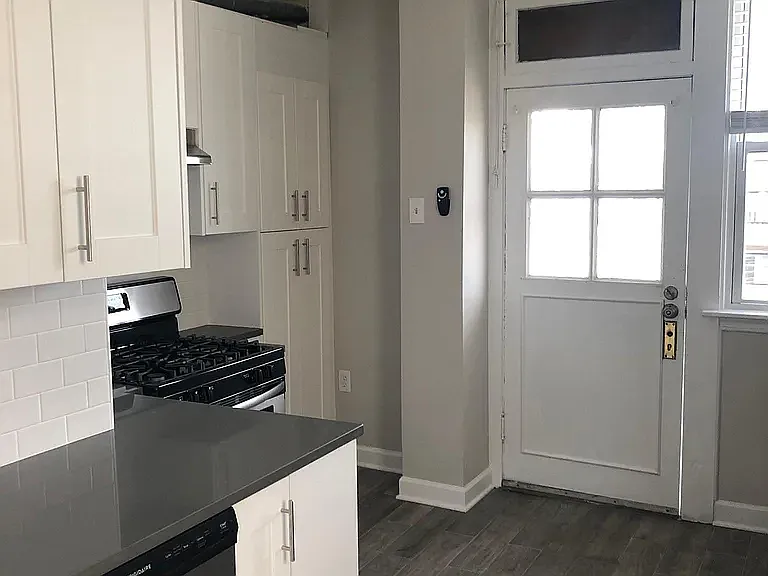 3748 N Sawyer Ave — Photo 4