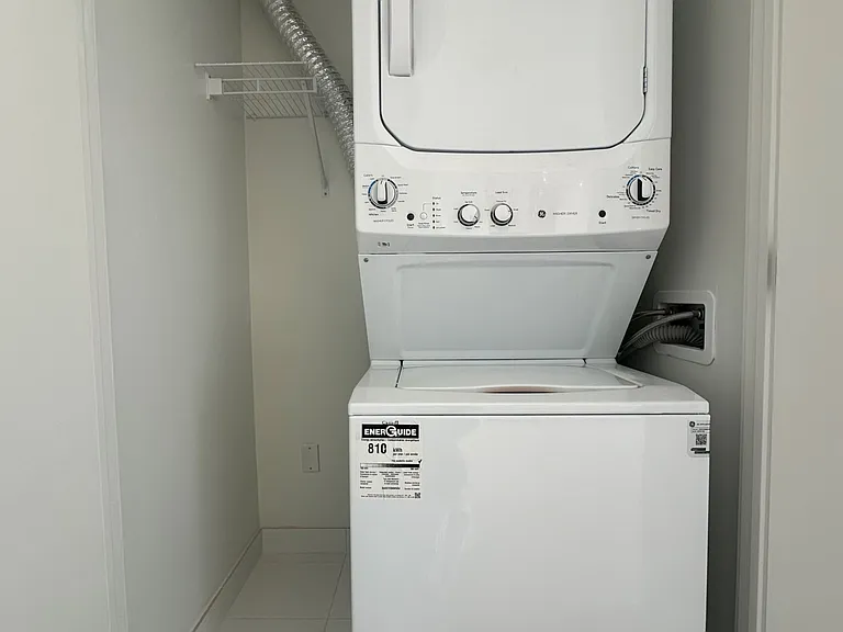 11 Yorkville Ave #2502 — Photo 12