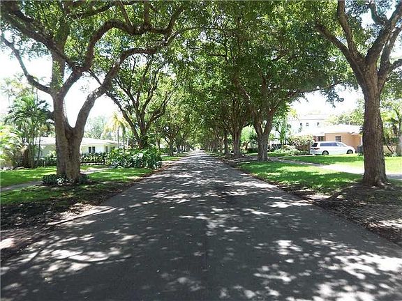 3rd image of 744 Santurce Ave