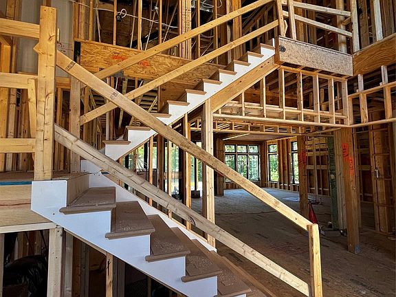 4th image of 2073 Holbrook Rd