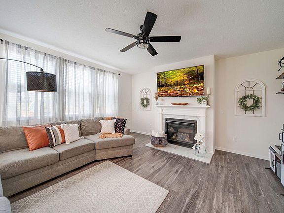5th image of 902 Burtwood Dr