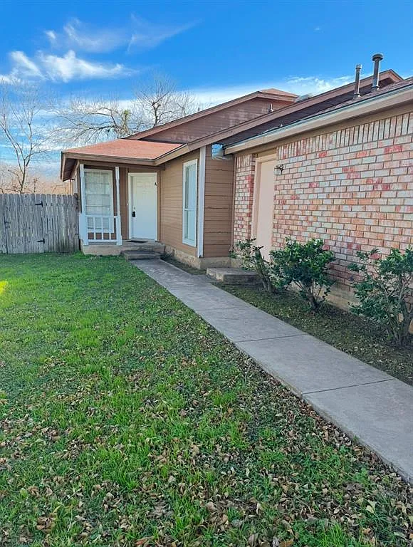 2 bed, 2.0 bath, 888 sqft, $1,290 — Photo 1