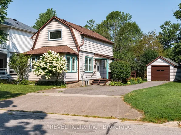 692 Lakeshore Rd, Fort Erie, ON L2A 1C1