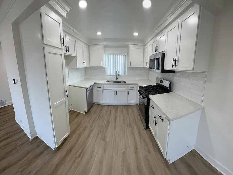 Devington Apartments — Photo 36