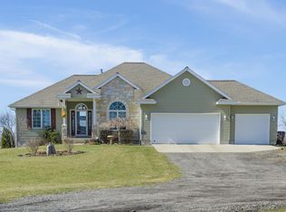 7232 Eagle Pass Dr, Eaton Rapids, MI 48827